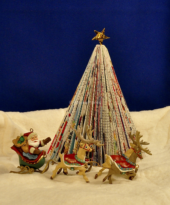 Sculptural-Reader's Digest Tree with Santa.jpg